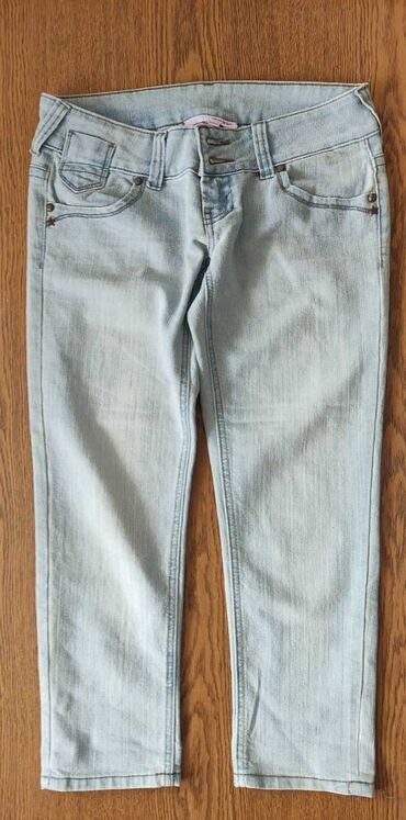 new yorker srbija farmerke: Zenske farmerke 
3/4 pantalone (jeans), bez ostecenja, kao nove