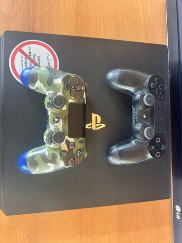 купить playstation 5 в баку: Ps4 pro 1 tb yaddasi var +2 dualshock +1 illik ps plus deluxe