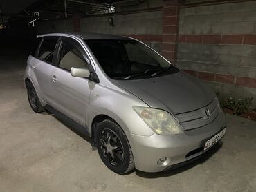 машина в ош: Toyota ist: 2002 г., 1.3 л, Автомат, Бензин, Хэтчбэк