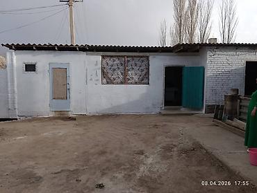 Продажа полдома: 🏡 Продаётся барачный дом у берега в селе Тон! 📍 Локация: с. Тон 🌊 — 8