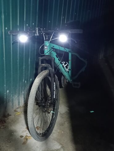фонарик для велосипедов: Горный велосипед хардтейл, бирюзовая рама. Характеристики и