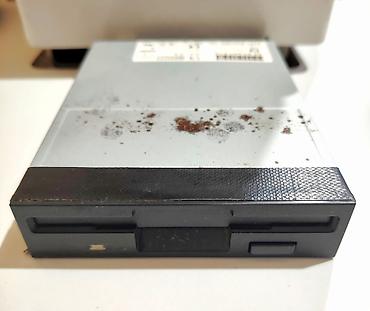 Другая автоэлектроника: Sintezator alətləri üçün Disk sürücüsü. Disk oxudan və alətin — 1