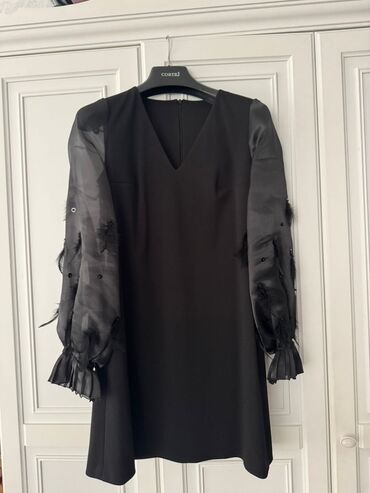 женские атласные длинные перчатки: Qara zərif don - Model: A-kəsim, dizə yaxın uzunluq - Yaxa: V formalı