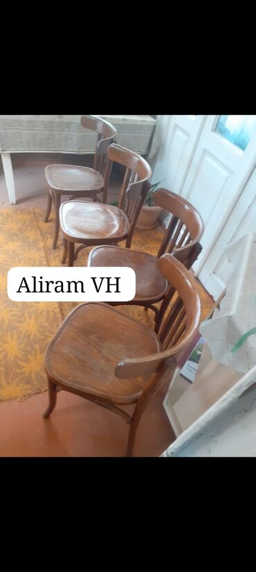qapi ve pencere: Aliram bele köhne stullar 10-15m. Arasi siniq olsada şekilini vaccapa