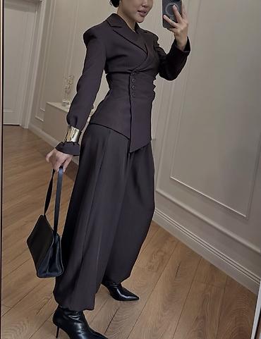 Kompleti: 💫Ženski modni komplet – strukirani blejzer + široke pantalone ✅3600 — 3