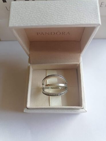 Prstenje: Prsten Pandora
Veličina 8
Cena: 2100din
Dobija se u kutiji — 8