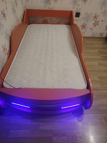 tək matras: Uşaq üçün maşın formasında çarpayı. Parlaq narıncı-qırmızı dizayna — 2