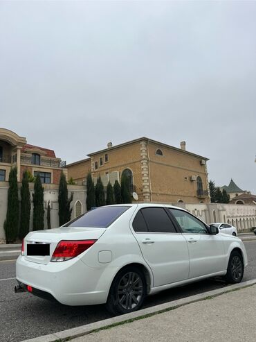 Iran Khodro: Iran Khodro : 1.7 l | 2018 il 299000 km Sedan — 4