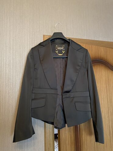 пиджак 48: Пиджак,в новом состоянии,носила пару раз,размер М,на L тоже может