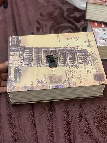 kitab seyf: Kitab formalı gizli seyf - Xarici görünüş: Ensiklopedik kitab kimi — 1