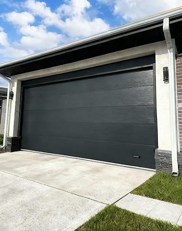 Секционные ворота: Автоматические, Alutech, Для гаража, Для частного дома, Для контейнера, Бронированные, В рассрочку, Новый, Бесплатная установка — 15