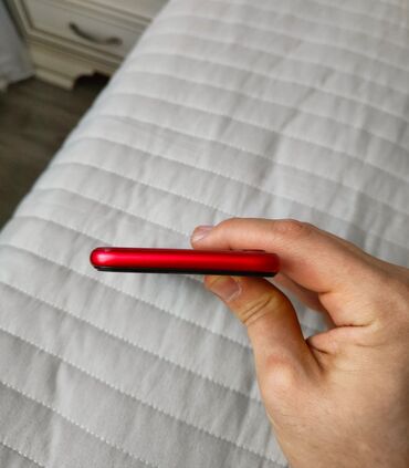 Apple iPhone: IPhone 8, 64 GB, Qırmızı, Barmaq izi — 7