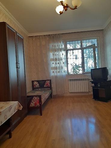 Mənzillər: 1 otaqlı mənzil – mətbəx və sanitar qovşaqla - Plan: 1 otaq, dəhliz — 5