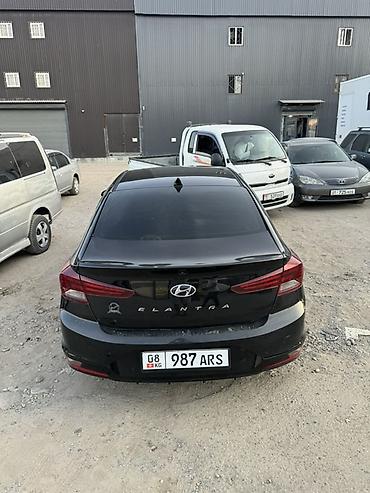 Hyundai: Hyundai Elantra: 2019 г., 2 л, Автомат, Бензин, Седан — 5