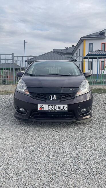 Honda: Honda Fit: 2013 г., 1.5 л, Автомат, Бензин, Седан