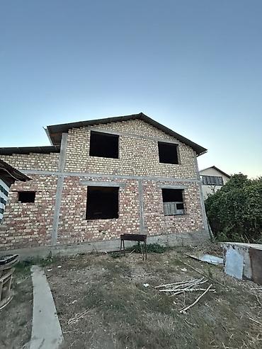 кирпичный дом: Продаётся недостроенный двухэтажный дом из кирпича. Основные — 1