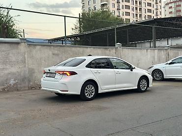 corola: Toyota Corolla: 2022 г., 1.8 л, Вариатор, Гибрид, Седан — 10