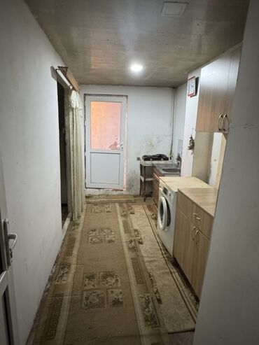 Kirayə mənzillər: Razinde 2 otaqli addelni heyeti olan ev var.Vifisi var.Kamunallar