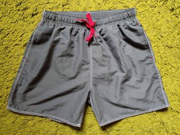 crna kosulja i sive pantalone: Šorcevi M (EU 38), bоја - Siva