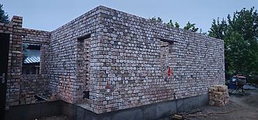 Кладка кирпича каменщик Озбек уста балдар фундамент кладка крыша