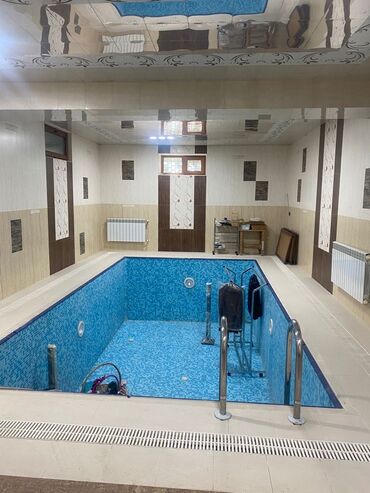 Həyət evləri və villaların satışı: Şəhər mənzərəsinə açılan balkonları olan möhtəşəm fasadlı 4 mərtəbəli — 50