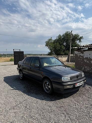 жена: Volkswagen Vento: 1994 г., Седан — 1