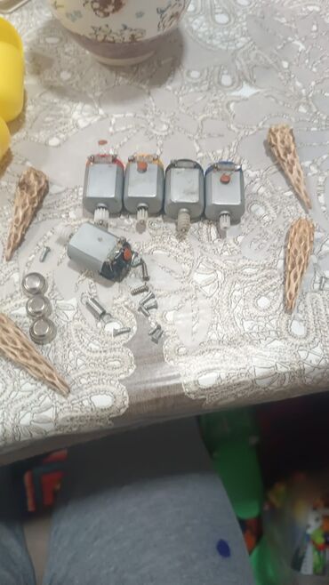 Digər elektrik malları: Kolleksiya üçün əşyalar Tərkib: - 6 ədəd AA ölçülü Ni-Cd doldurulan — 3