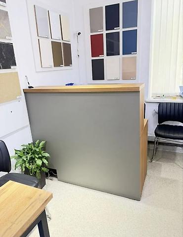 desk: Стойка ресепшн, 125 см * 140 см * 60 см, Б/у — 2