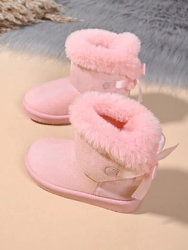 Čizme: Cena:2000din Dostupni brojevi:33 Poručuje se isporuka za desetak — 12