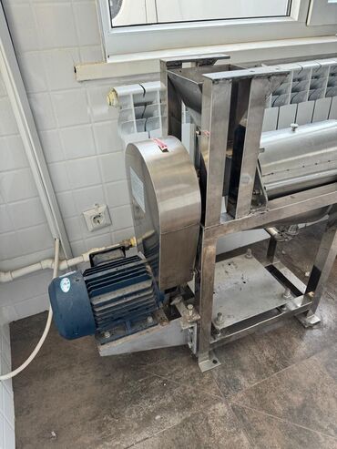 оборудование для производства туалетной бумаги: Продается соковыжималка шнековая Выработка сырья 500кг в час