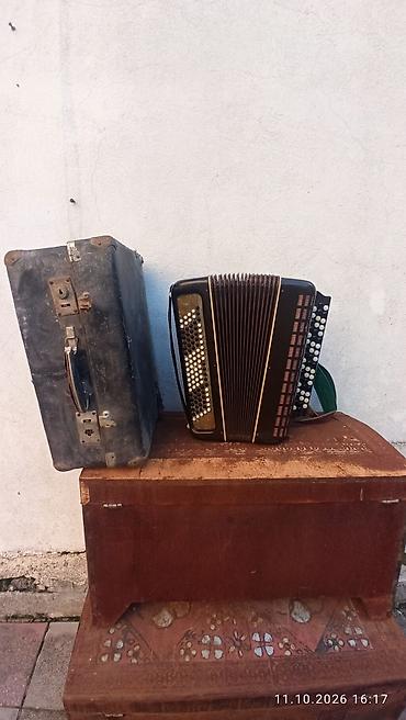akkordeon: Məhsul: Sovet istehsalı bayan (düyməli akkordeon) • Fabrik/nişan — 4