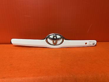 тойота значок: Накладка/планка на крышку багажника с эмблемой Toyota. - Оригинальная — 1