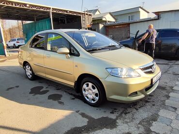 автомобиль для продажи: Honda : 2008 г., 1.3 л, Механика, Бензин, Седан