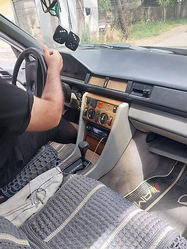 mercedes vito салон: Mercedes-Benz 190E (W201) sedan - Kuzov: 4 qapılı sedan, boz rəng - — 4