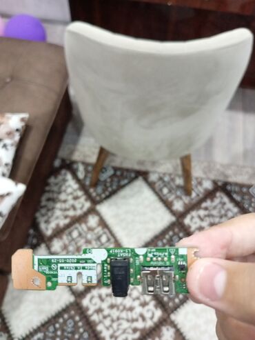 Prosessorlar: Noutbuk üçün USB/Audio yan port modulu Məhsul təsviri: - Noutbukun