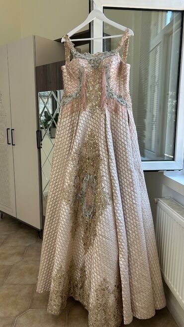 Ziyafət donları: Yaxşı vəziyyətdə, səliqəli şəkildə saxlanılmış gəlinlik, nişan — 29