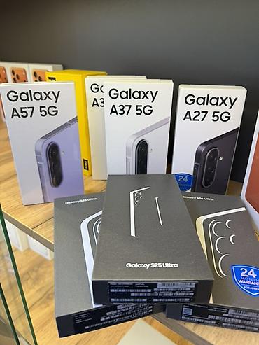 android auto: Смартфоны Samsung Galaxy в заводских коробках. Модели: - Galaxy S25 — 2