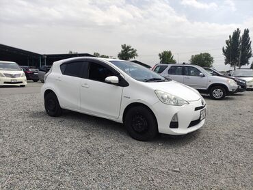 чехлы на приус: Toyota Prius: 2014 г., 1.5 л, Автомат, Гибрид, Хэтчбэк