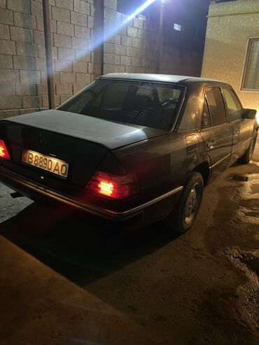 Транспорт: Mercedes-Benz E 230: 1991 г., 2.3 л, Автомат, Бензин, Седан
