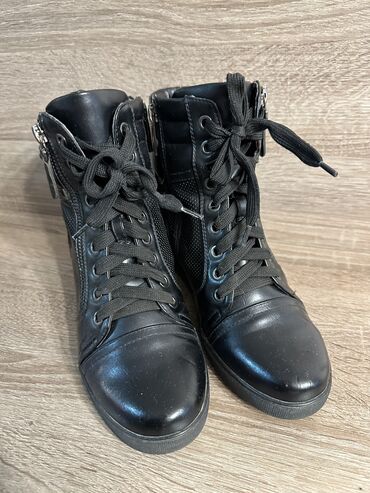 зимняя обувь женская: Ботинки и ботильоны 38, цвет - Черный
