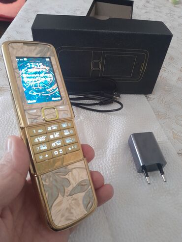 klaviatura sekilleri: Qızılı rəngdə sürgülü düyməli mobil telefon - Korpus: qızılı rəngli