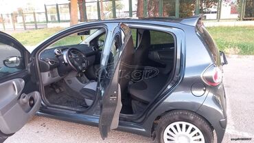 Toyota: Toyota Aygo: 1 l. | 2009 έ. Χάτσμπακ — 6