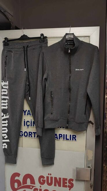 djak zenske trenerke: 05. B. trenerka
s,m,l,xl
4700 din at lalafo.rs djak zenske trenerke: 05. B. trenerka
s,m,l,xl
4700 din