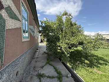 район ленинский: 🏡 Продаётся дом в г. Каракол! 📍 Адрес: ул. Московская, угловой участок — 7