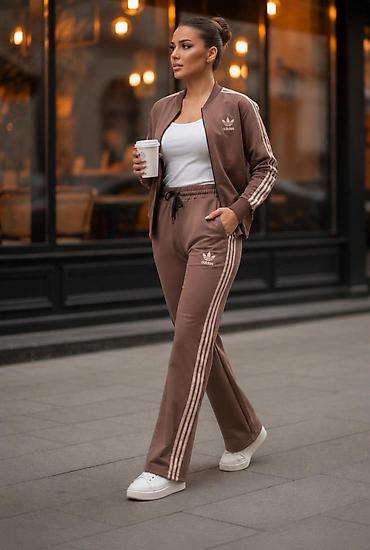springfild jakne: Materija pamuk
S, M, L, XL
Zvonaste nogavice
3000 din — 3