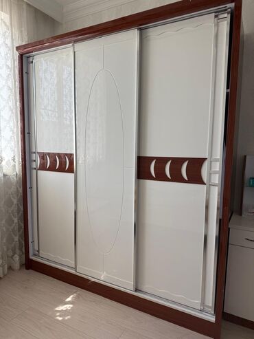 Столы и стулья: Dolab tecili satilir 200azn. Unvan hesen eliyev Nigaz