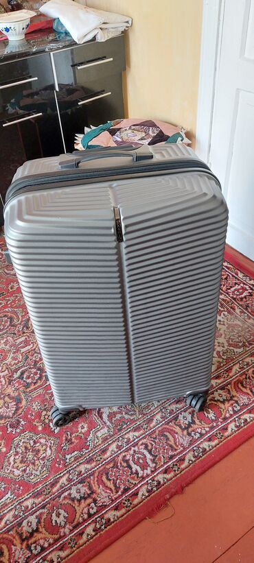 Сумки: Продам чемодан в хорошем состоянии. Пользовался 2 раза. 158 см в