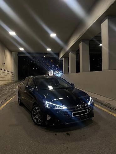 Транспорт: Hyundai Elantra: 2 л | 2019 г. Седан — 2