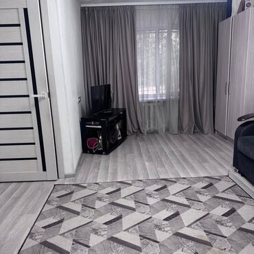 срочно продаётся 1 комнатная квартира в районе ошского рынка: 1 комната, 30 м², Элитка, 1 этаж, Евроремонт