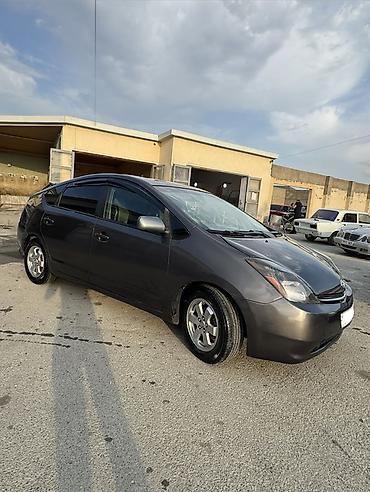 Toyota: Toyota Prius (2-ci nəsil) hibrid hetçbek - Rəng: tünd boz/metallic - — 4